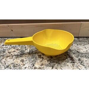Vintage Tupperware Yellow 1 Quart Strainer/Colander # 1200